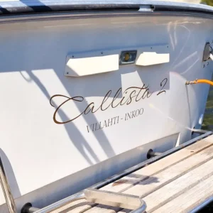 Veneen nimi ja kotisatama tarra